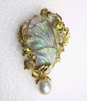 large opal  Angela conty